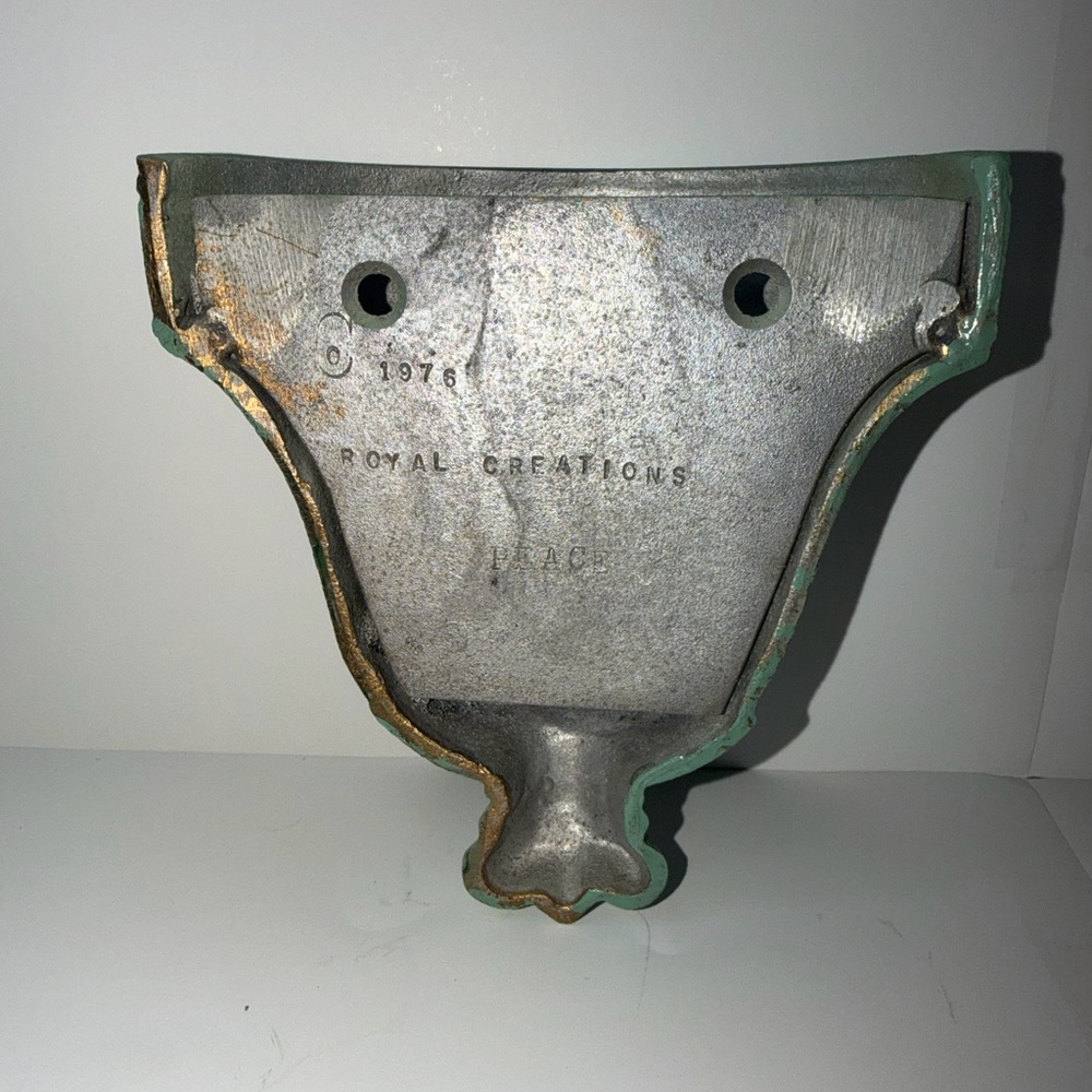 Vintage 1976 Royal Creations Metal Wall Pocket - Peace Dove - Custom sage green - Picture 6 of 11